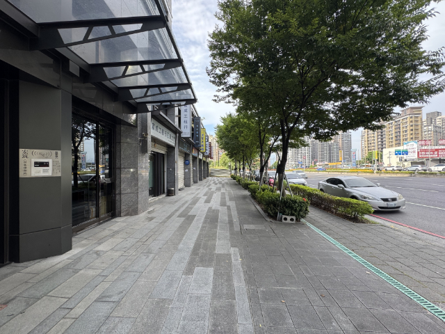 五股買房賣屋洲子洋鄰馬路1+2樓金店面,新北市五股區新五路二段