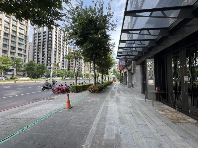 五股買房賣屋洲子洋鄰馬路1+2樓金店面,新北市五股區新五路二段