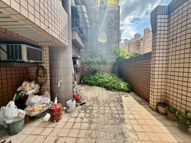 泰山買房賣屋稀有大露台低公設大三房,新北市泰山區泰林路二段