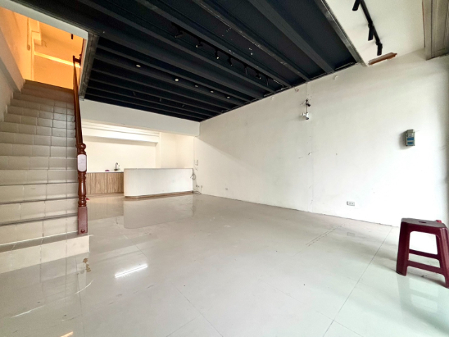 五股買房賣屋春城韻大面寬金店面,新北市五股區新五路二段