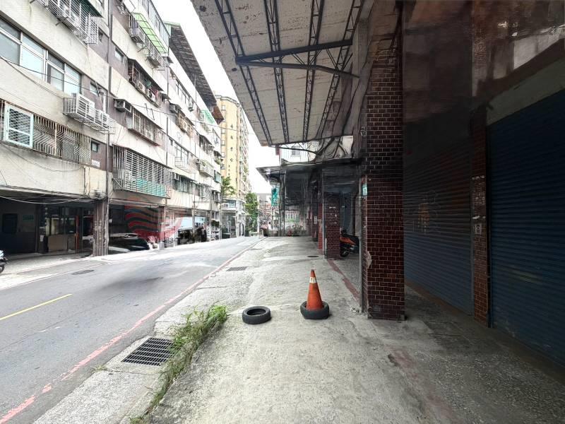 五股國中旁高投報金店王,新北市五股區民義路一段