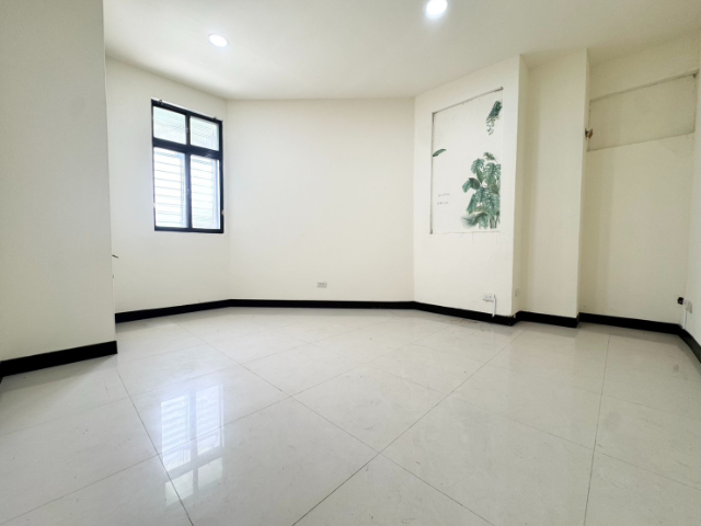 泰山買房賣屋低公設捷運旁華廈(工業用),新北市泰山區德安街