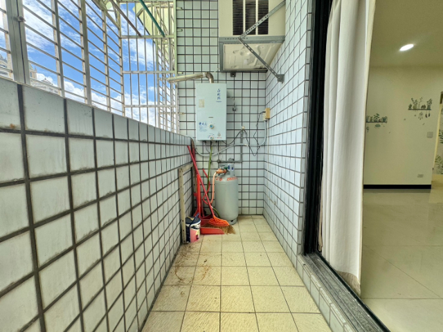 泰山買房賣屋低公設捷運旁華廈(工業用),新北市泰山區德安街