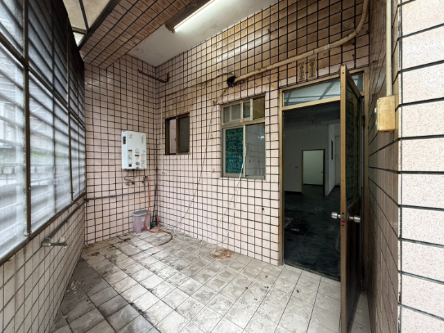 五股買房賣屋御花園大面寬金店面,新北市五股區西雲路