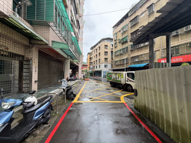 五股買房賣屋御花園大面寬金店面,新北市五股區西雲路