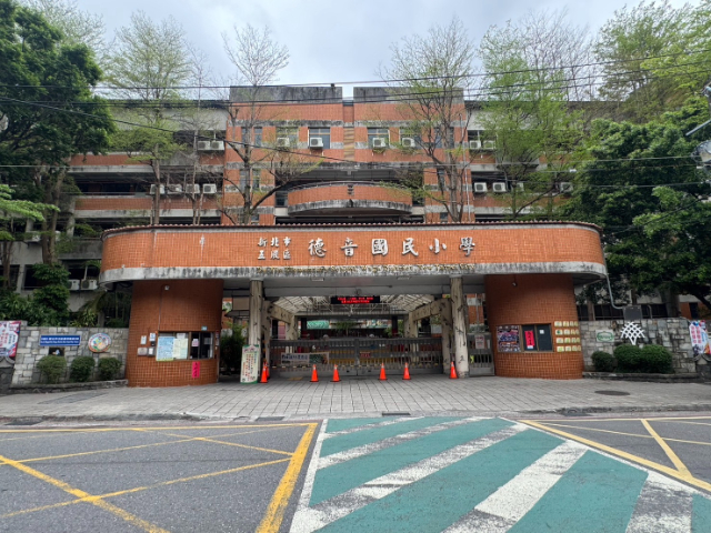 五股買房賣屋鄰馬路大面寬一線店面,新北市五股區成泰路一段