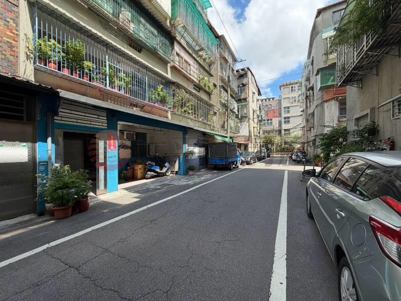 泰山買房賣屋明志國小旁溫馨3樓美寓,新北市泰山區中央路