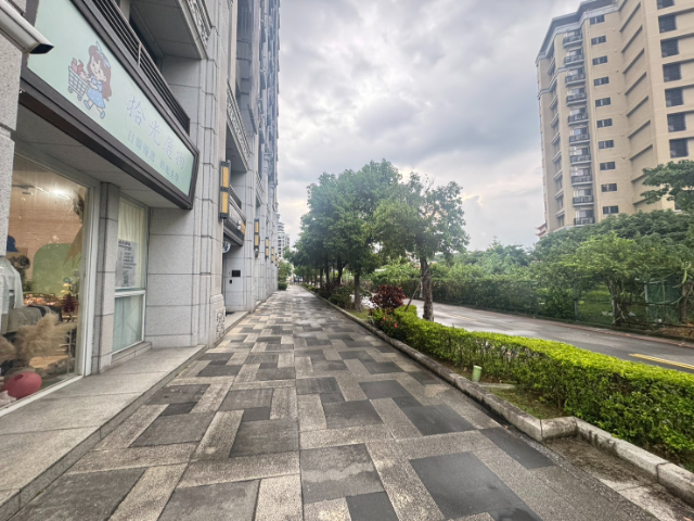 伯爵花園面公園金店面,新北市五股區芳洲六路