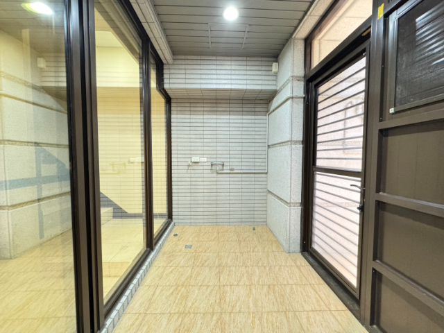 五股買房賣屋重劃區7米面寬金店面,新北市五股區芳洲八路