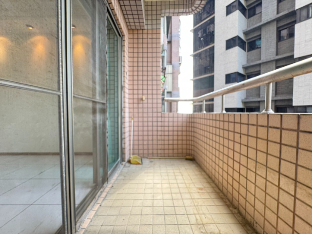 五股買房賣屋圓山芳鄰雙陽台三房車,新北市五股區成泰路一段