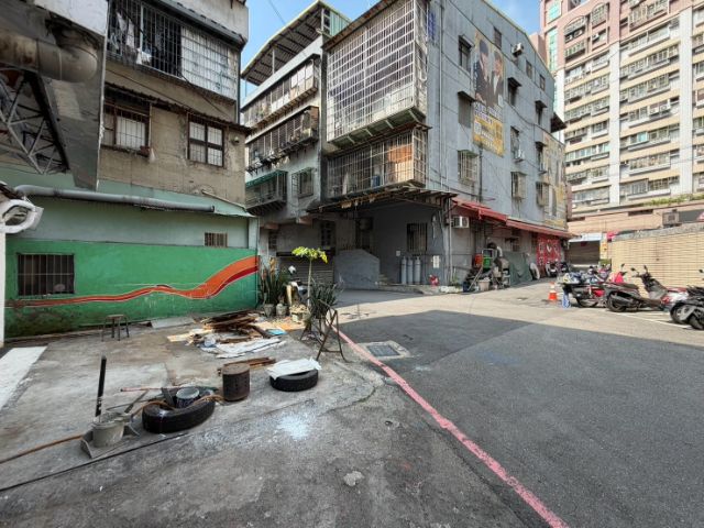 泰山買房賣屋星巴克.1樓店面.典藏釋出,新北市泰山區民權街