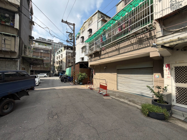 泰山買房賣屋星巴克.1樓店面.典藏釋出,新北市泰山區民權街