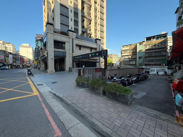 泰山買房賣屋星巴克.1樓店面.典藏釋出,新北市泰山區民權街