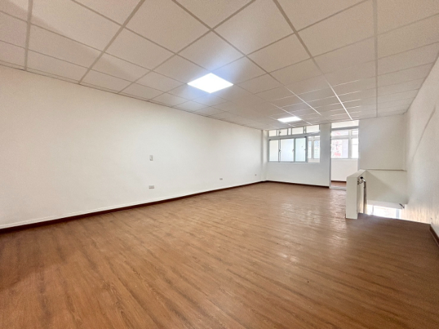 五股買房賣屋路邊全新整理美透天,新北市五股區成泰路三段