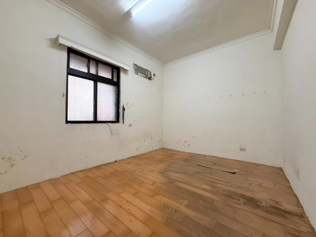 泰山買房賣屋10米大面寬邊間採光一樓,新北市泰山區泰林路二段